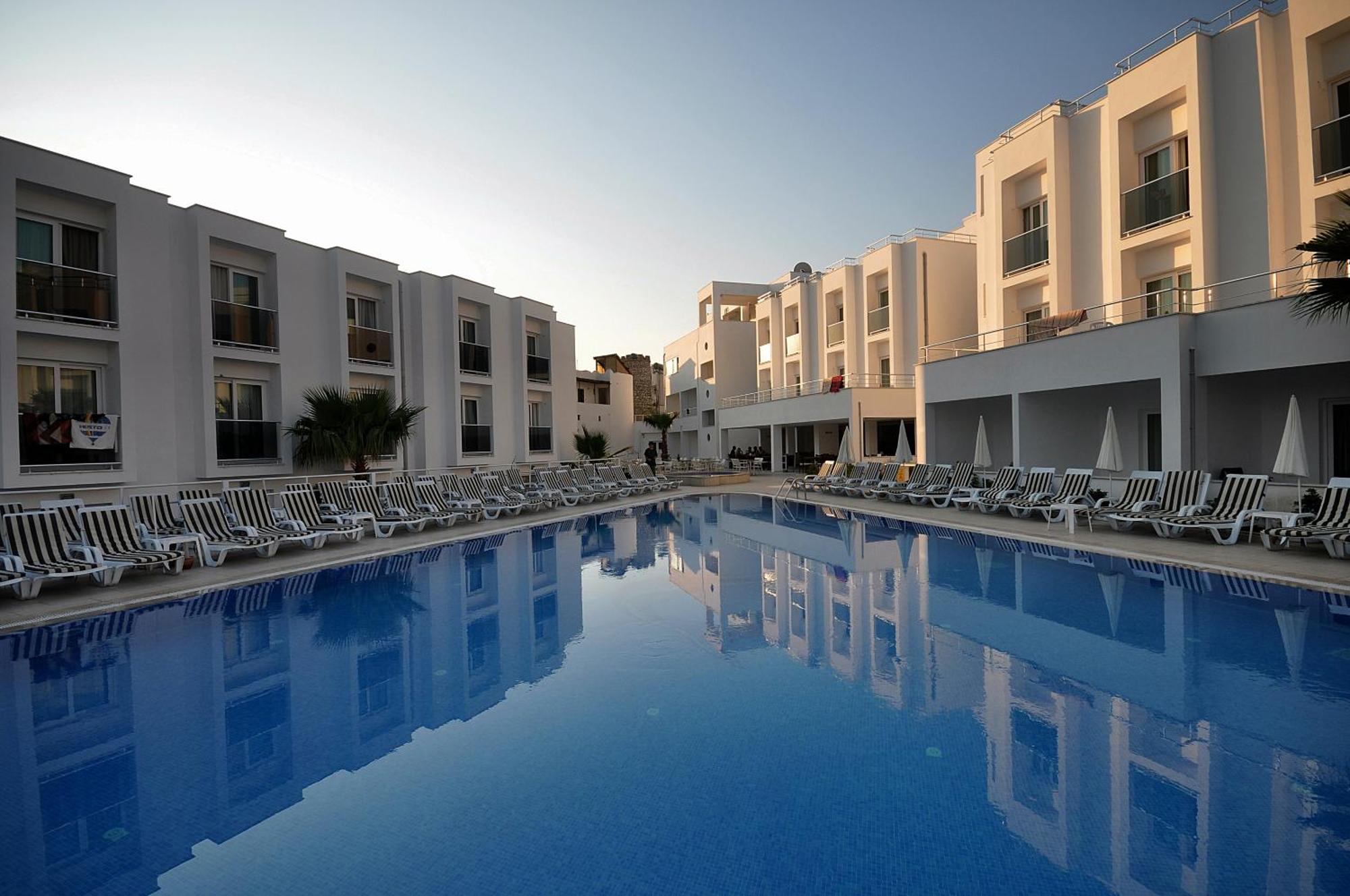 גומבט Club Shark Hotel מראה חיצוני תמונה