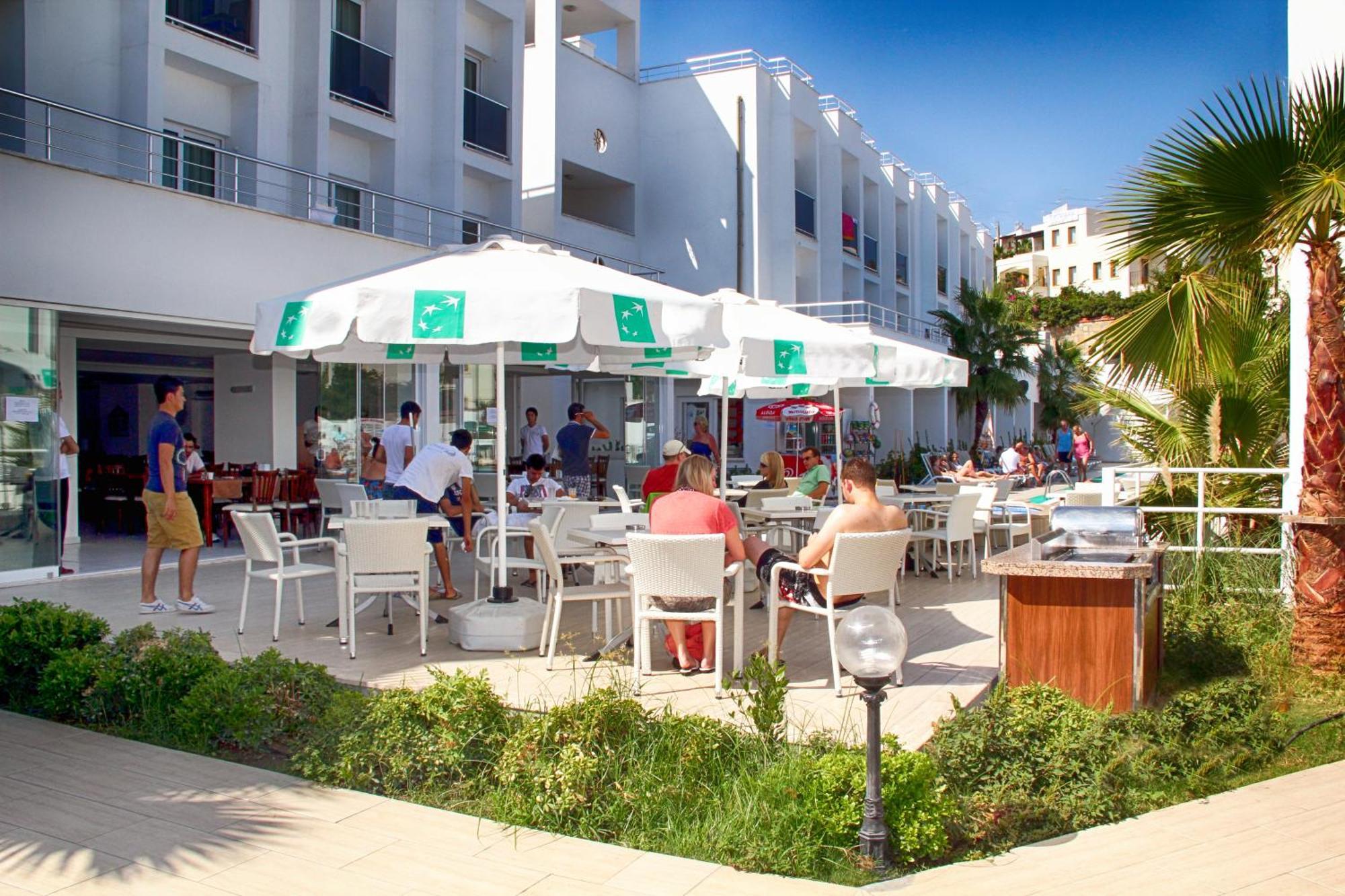 גומבט Club Shark Hotel מראה חיצוני תמונה