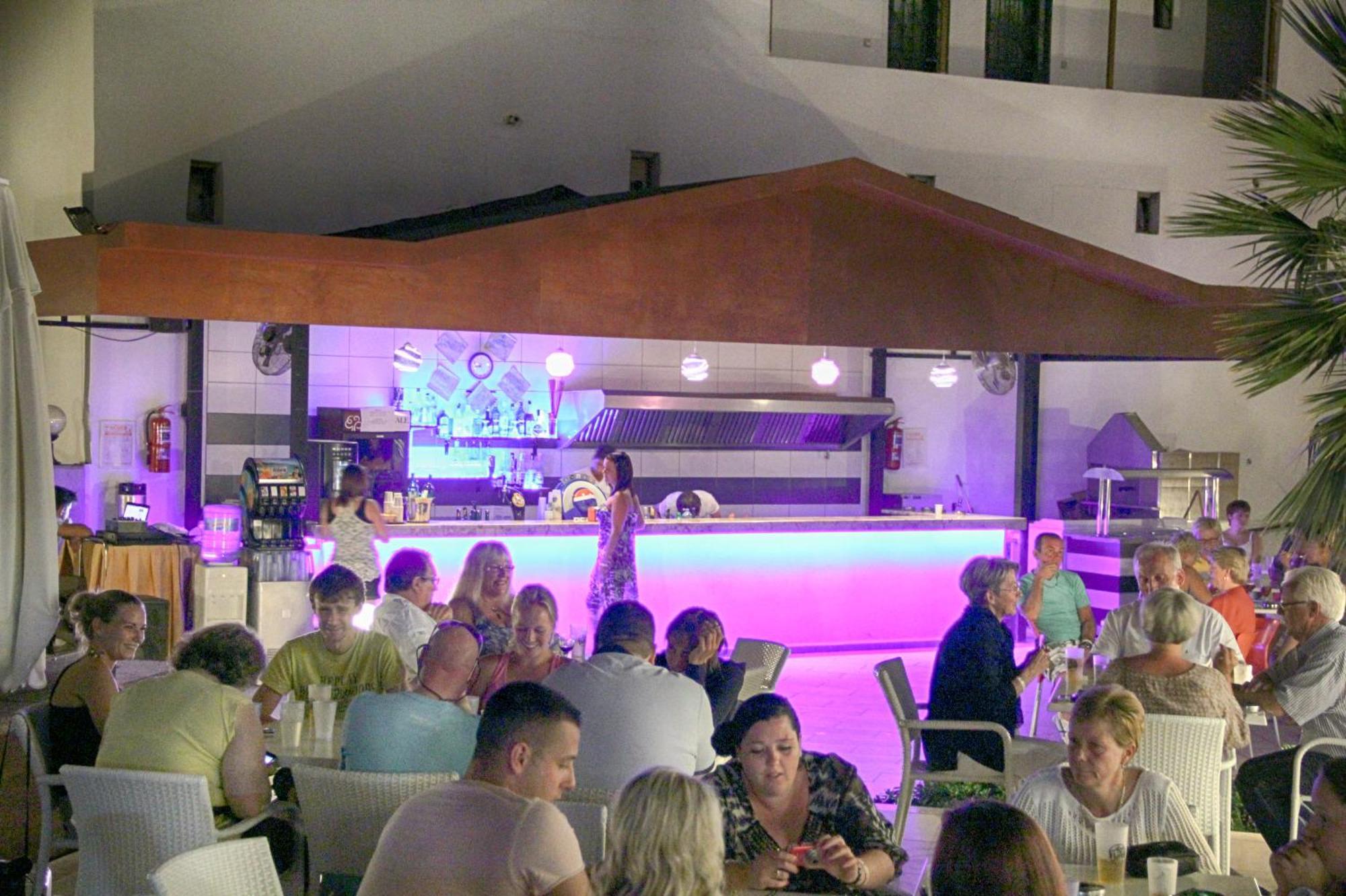 גומבט Club Shark Hotel מראה חיצוני תמונה