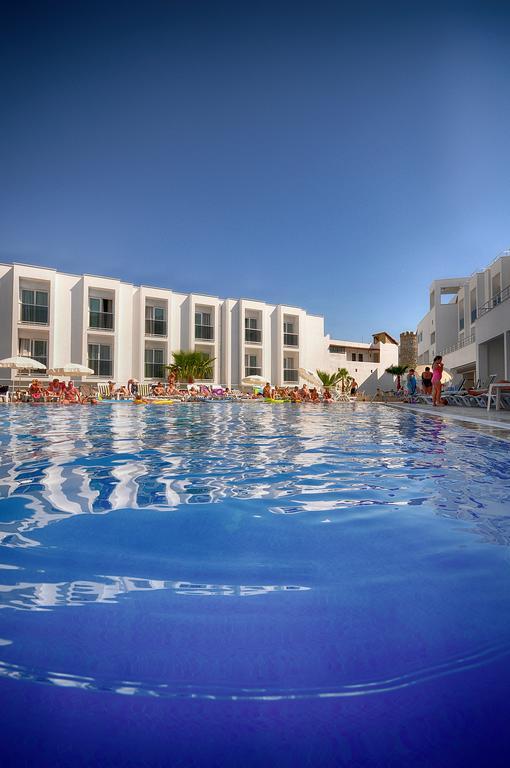 גומבט Club Shark Hotel מראה חיצוני תמונה